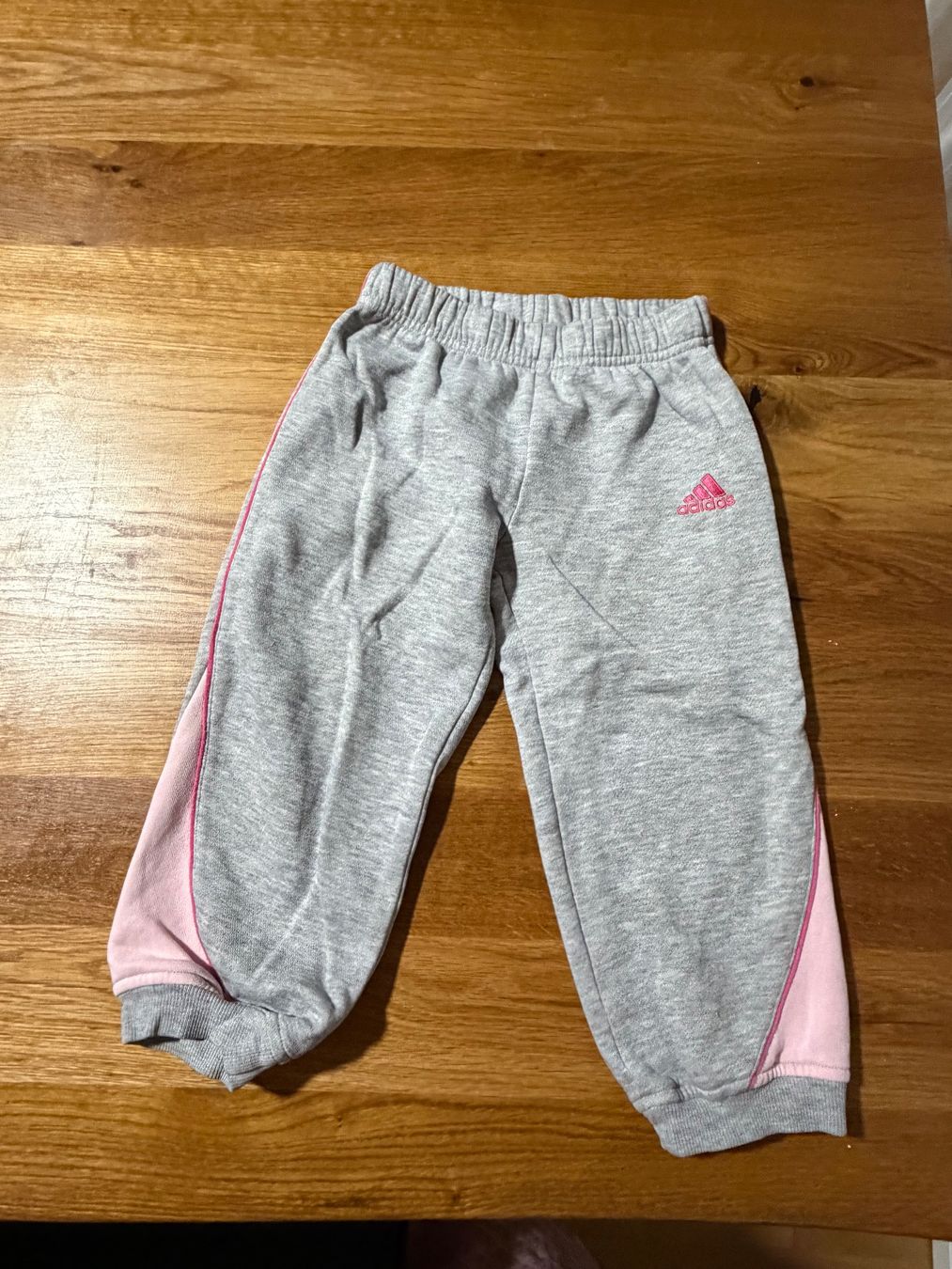 Pantalons: Trainerhose Gr.98 – D'occasion à Bad Zurzach par simba1995