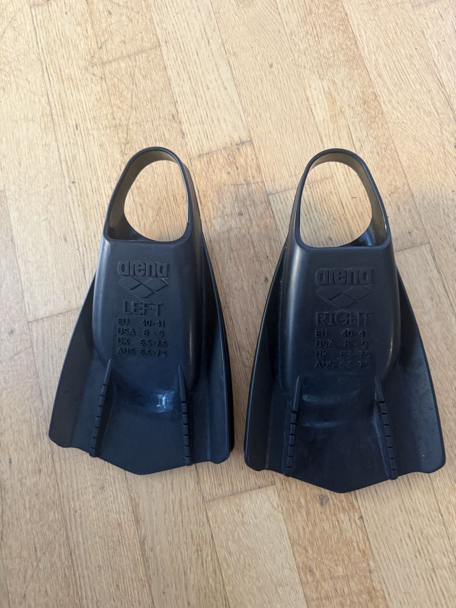 Arena Pinne, Maschere & Boccagli: ARENA Trainingsflosse 'POWERFIN PRO II' in Schwarz – Usato da Winkel venduto da grexy 1