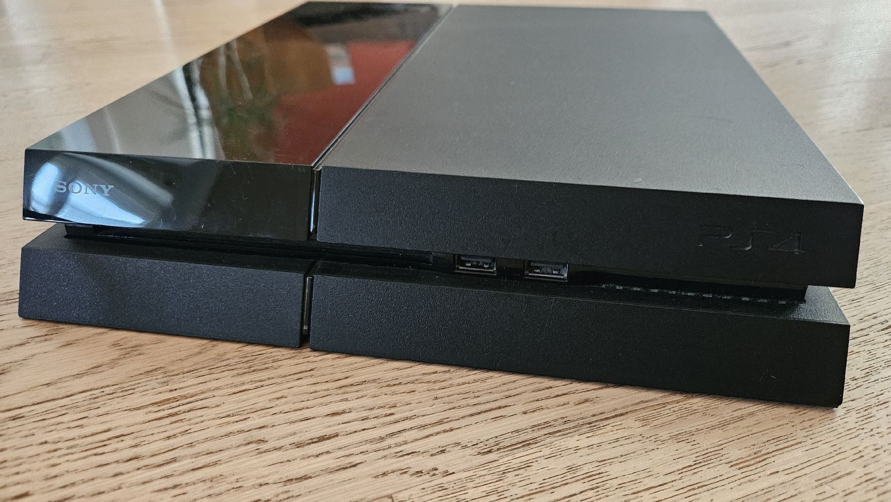 Sony Console: PlayStation 4 schwarz mit Kabeln – Usato da Bülach venduto da Qli_s9fg 1