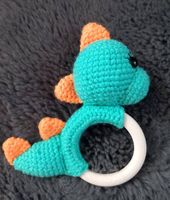 Gehäkelter Rassel Drache türkis/orange