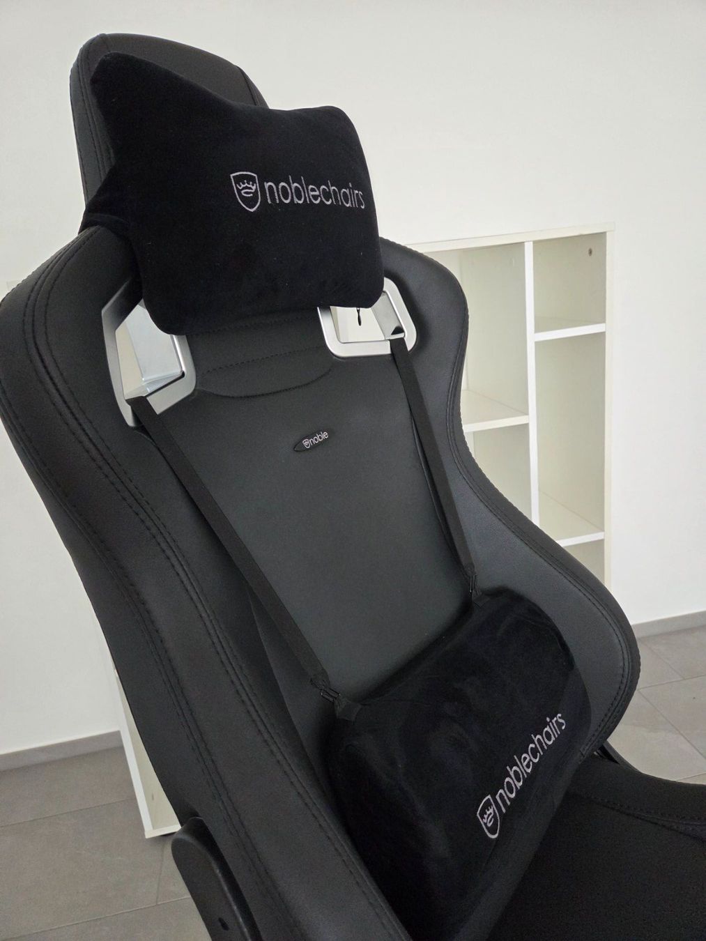 Noblechairs Sedie: noblechairs EPIC Gaming Stuhl – Nuovo (secondo la descrizione) da Luzern venduto da remo2304 1