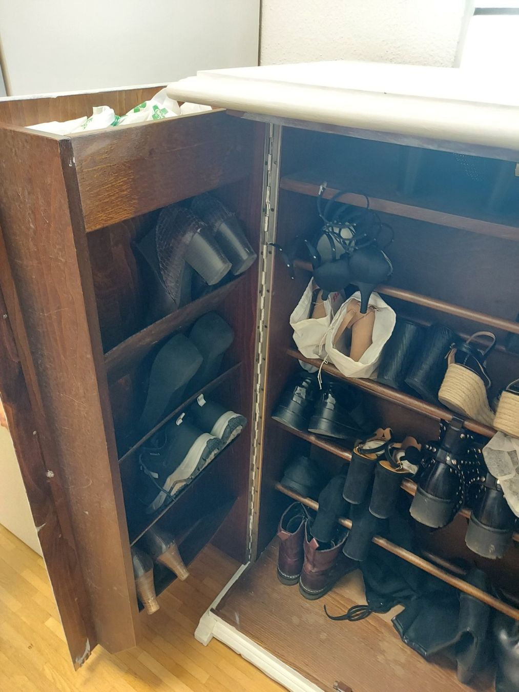 Armoires: SCHUHSCHRANK HOLZ "SHABBY" ANGEMALT – D'occasion à Zeiningen par elcanaja 3