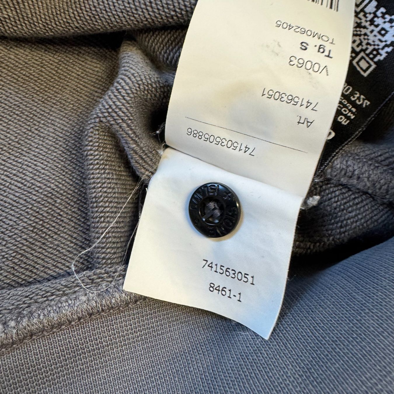 Stone Island Maglioni & Felpe: Stone Island grey crewneck sweat – Usato da St. Gallen venduto da sourced_limited 4
