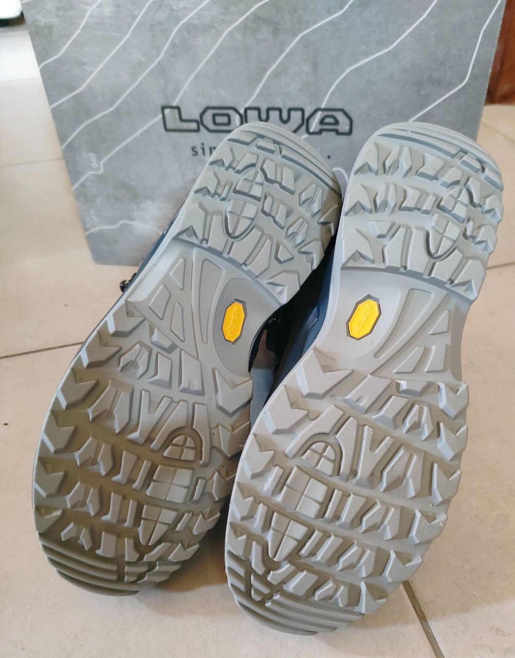 Lowa Scarpe da donna: Lowa Wanderschuhe Gr.37 NEU! – Nuovo e nell'imballaggio originale da Adelboden venduto da Lammhult 3