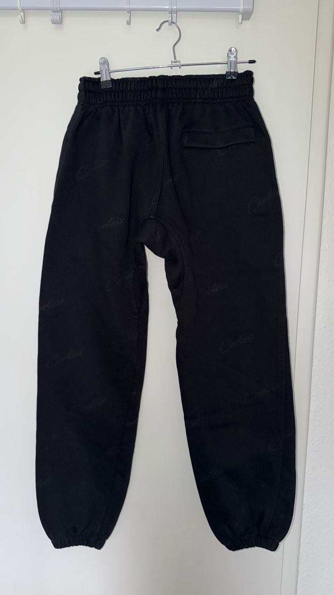 Corteiz Pantaloni: Corteiz All Over Print Script Joggers - Black - Size XS  – Nuovo (secondo la descrizione) da St Gallen venduto da Alii 2