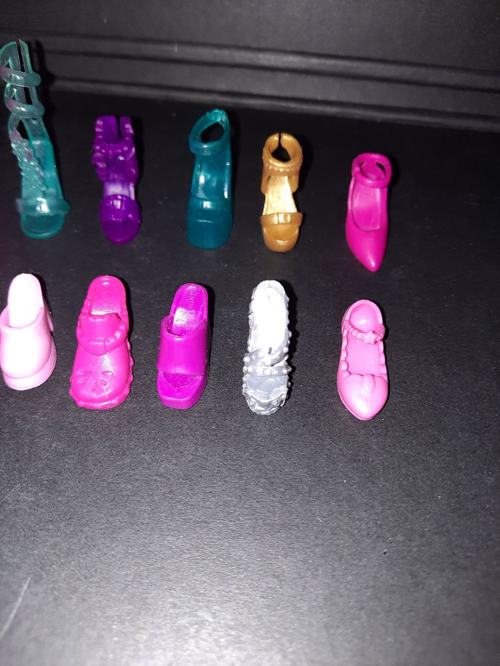 Bambole: lotto di scarpe SINGOLE Barbie – Usato da Biasca venduto da Old_6blh 5