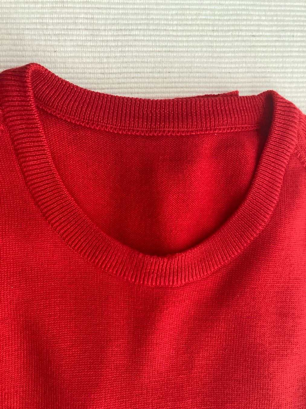 Maglioni & Felpe: Roter 100% Wollpullover, reine Schurwolle – Usato da Stetten AG venduto da Hanya 3