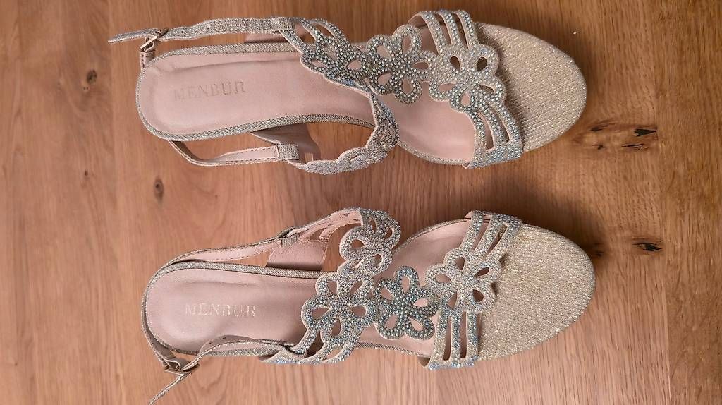 Scarpe da donna: Menbur High Heels/Sandaletten, Gr. 40 – Nuovo (secondo la descrizione) da St. Gallen venduto da Edenbaum