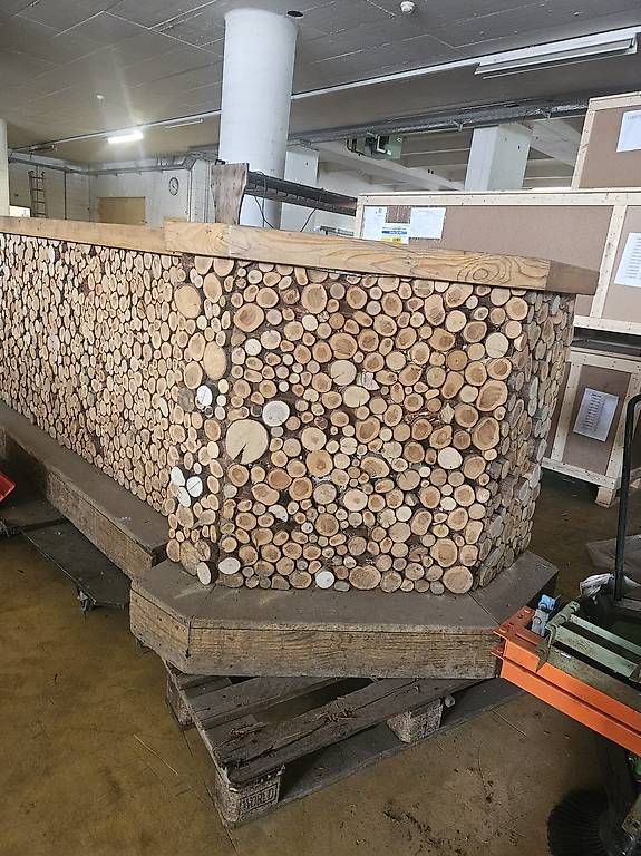 Tische: Holzbar Indoor / Outdoor "Schiterbig" Design – Gebraucht aus Rheineck von inf_kv7d 1