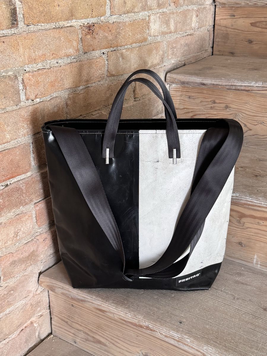 Taschen: Freitag F203 Bob / Black and white – Gebraucht aus Arsiè von Marydema76 9