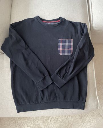 Schwarzes Sweatshirt mit Karotäschli Gr. L