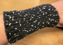 Pulswärmer 👐 Schwarz mit bunten Punkten 🎨  - NEU
