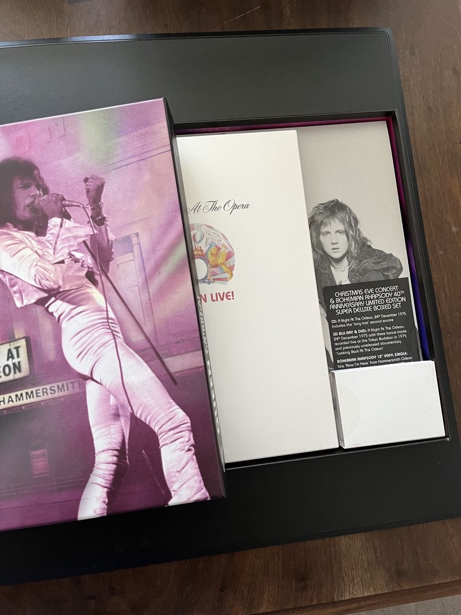 CD: LP CD Buch Queen A Night At The Odeon Super Deluxe Boxset – Nuovo (secondo la descrizione) da Bern venduto da Super-Trouper