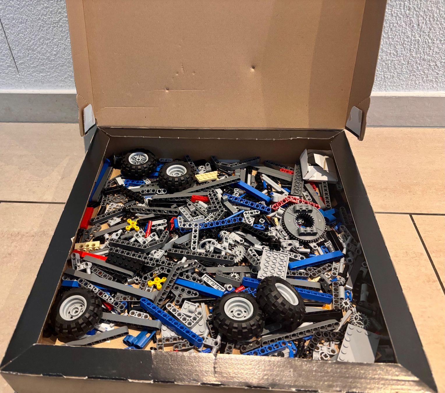 Lego Kit di costruzioni: LEGO Technic Off Road Truck – Nuovo (secondo la descrizione) da Bonstetten venduto da qay_gmw7 2