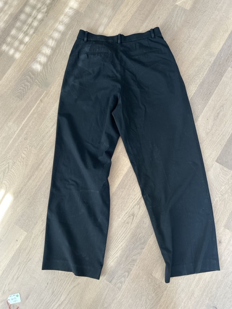 Uniqlo Pantalons: Schwarze Schlaghose M – D'occasion à Adlikon b. Regensdorf par Huegeler 1