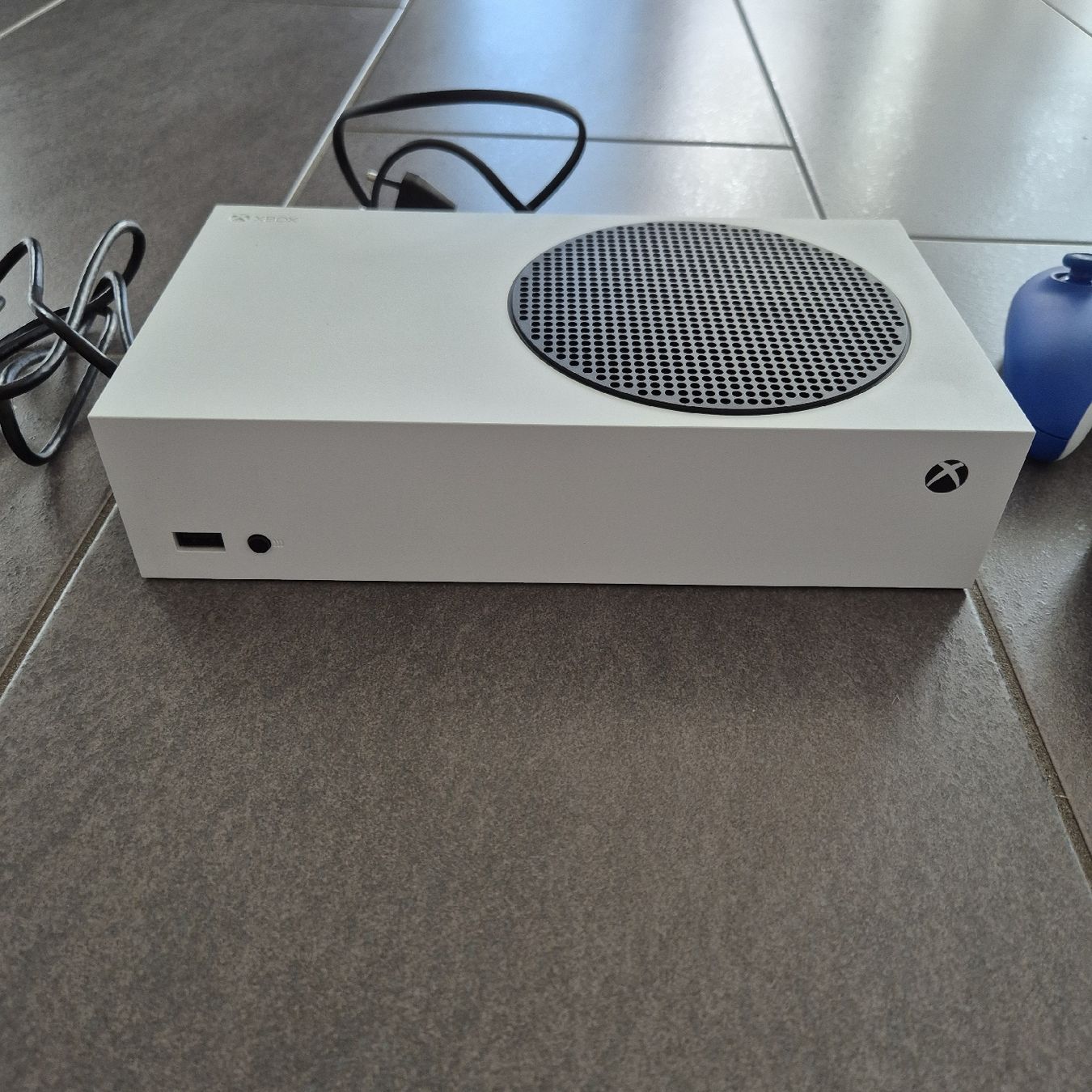 Microsoft Konsolen: Xbox Series S inkl. 4 Controller – Gebraucht aus Birr von Hombrero 1