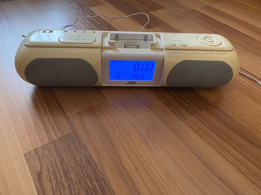 JVC Stereo Radiowecker mit IPod Dock (Defekt) in Othmarsingen für CHF 5 ...