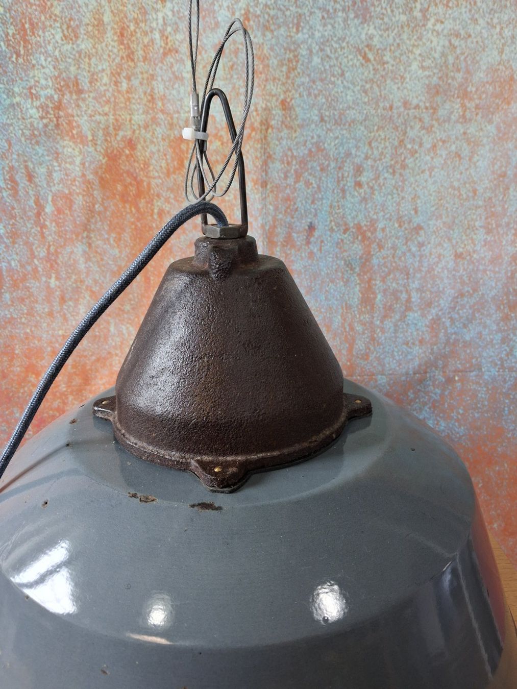 Lampen: Restaurierte Emaille Industrie Lampe – Gebraucht aus Winterthur von lampenretter 1