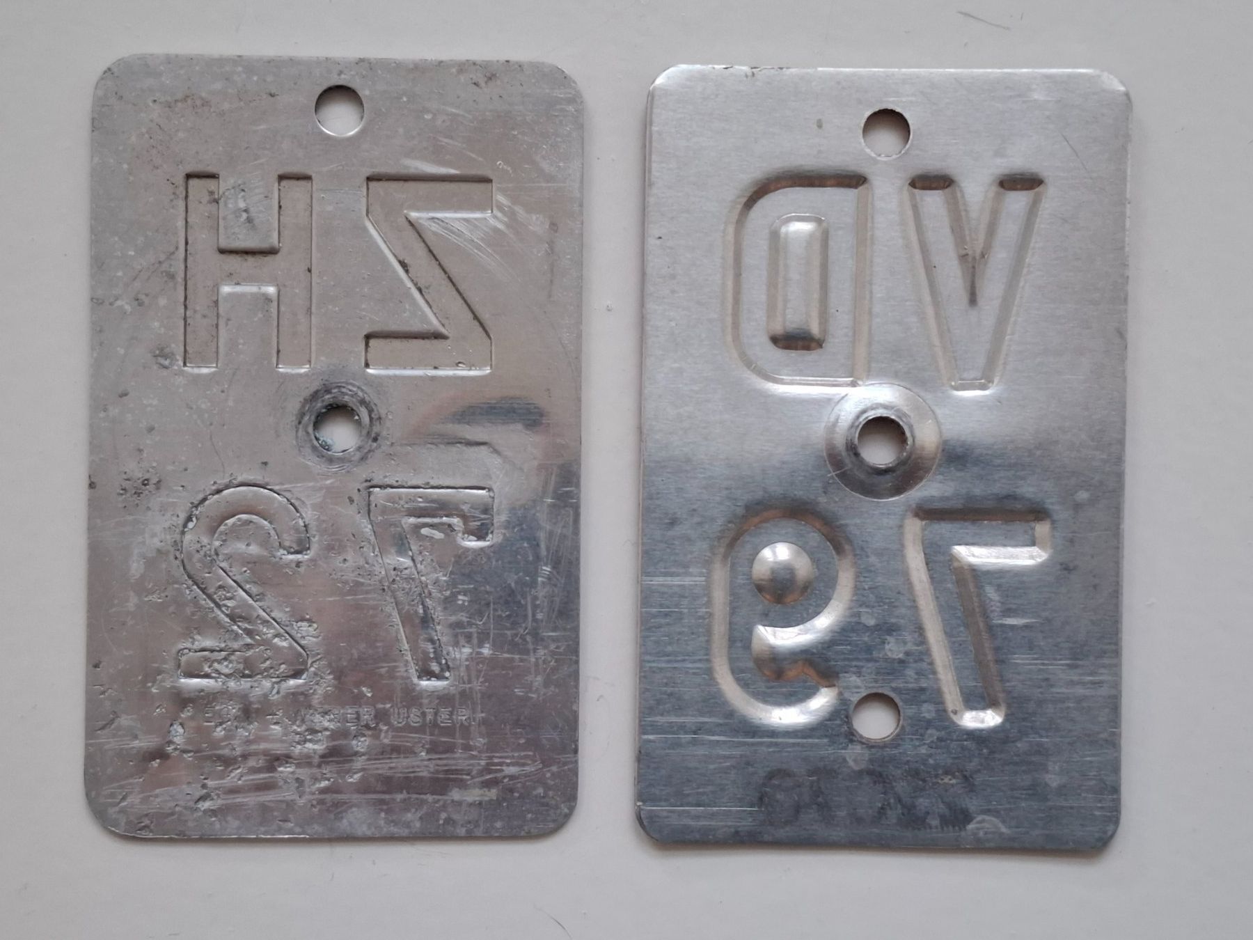 Schilder: Fahrradkennzeichen / Plaques d'immatriculation de vélo – Gebraucht aus Neuchâtel von Grandloupblanc 1