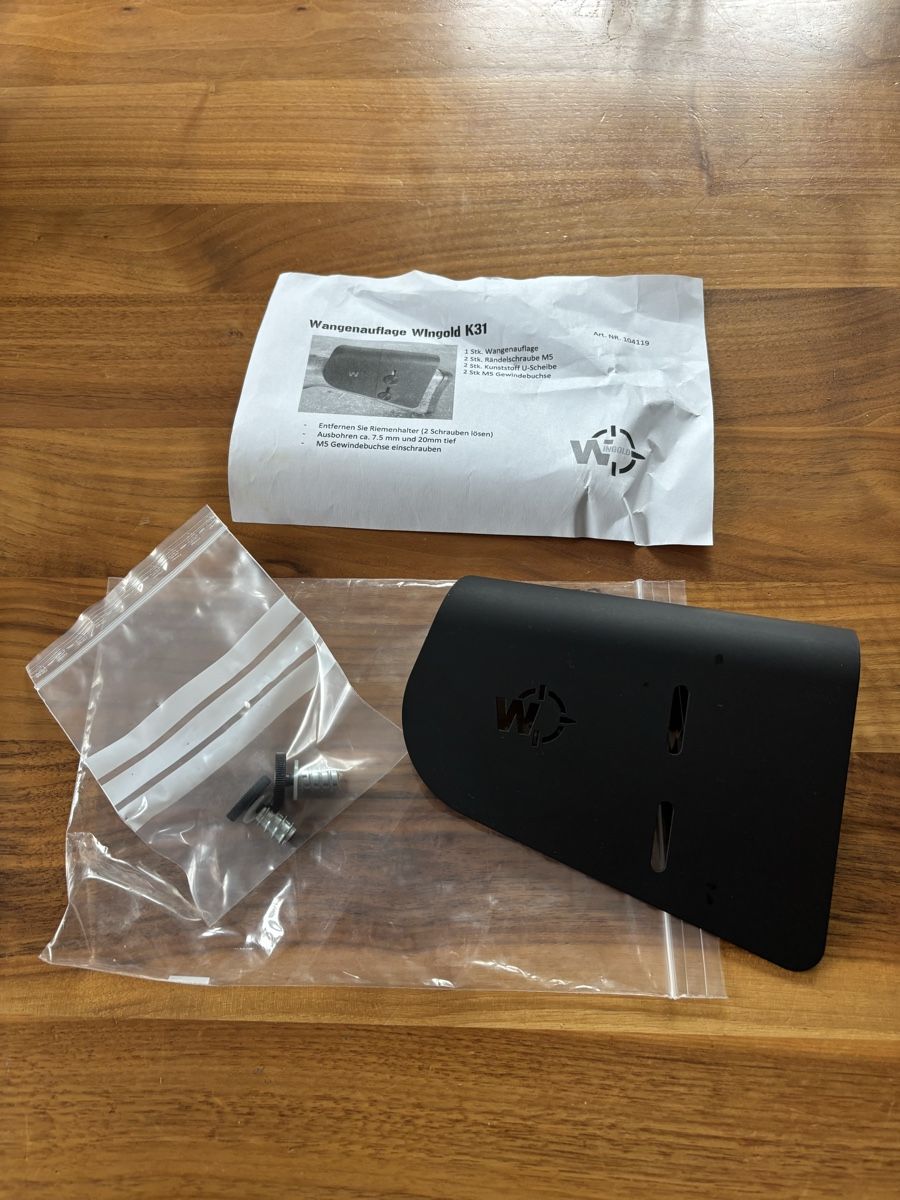 Schweizer Armee Stichwaffen: Wangenauflage K31 WIngold – Neu und originalverpackt aus Neuenhof von redballexpress