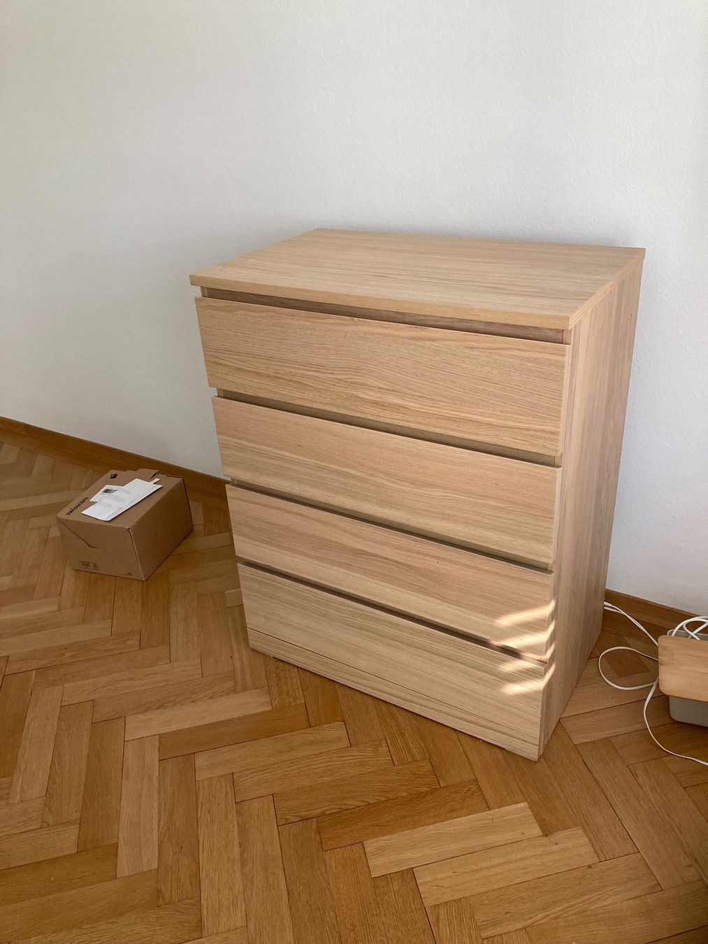 Ikea Kommoden: Kommode MALM IKEA fast neu – Gebraucht aus Zürich von ncg_7d7p