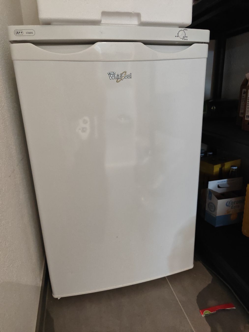 Congelatori: White Whirlpool Freezer - Perfect for Small Spaces – Usato da Forch venduto da josoha