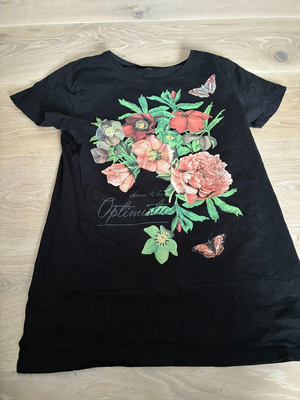 T-shirt: Schwarzes T-Shirt mit Blumenmuster, Größe 38 – Usato da Lausanne 26 venduto da anaxena