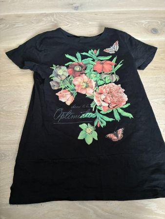 Schwarzes T-Shirt mit Blumenmuster, Größe 38