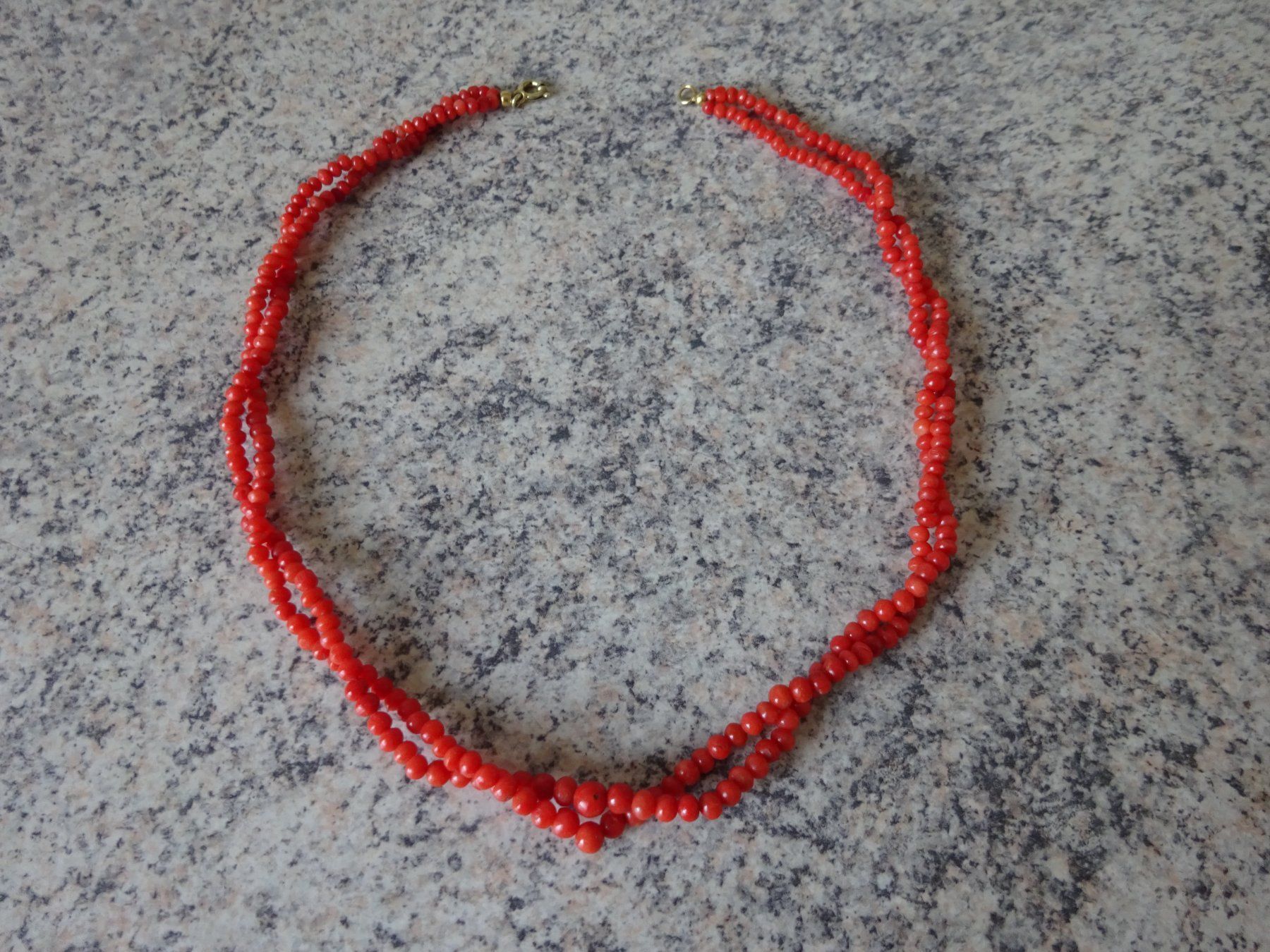 Catenine: Filigrane Korallenkette / L38cm – Usato da Esslingen venduto da FetteSchnecke