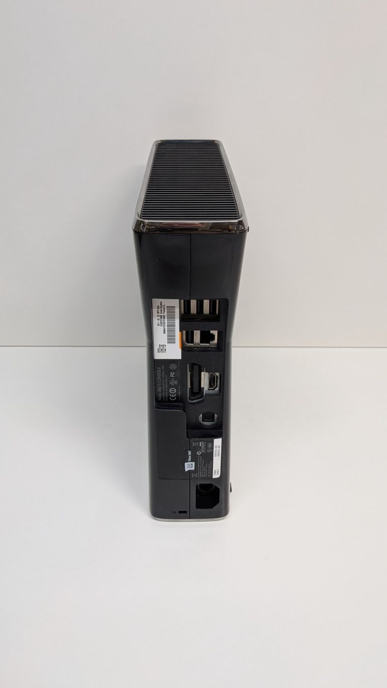 Microsoft Console: Microsoft Xbox 360 S Konsole, 250 GB – Usato da Menziken venduto da mame18 3