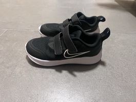 Chaussures de gym Nike enfant, t. 27