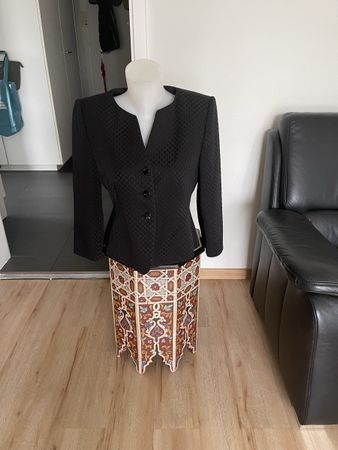 Veste blazer femme Armani couleur noire  46 comme neuve