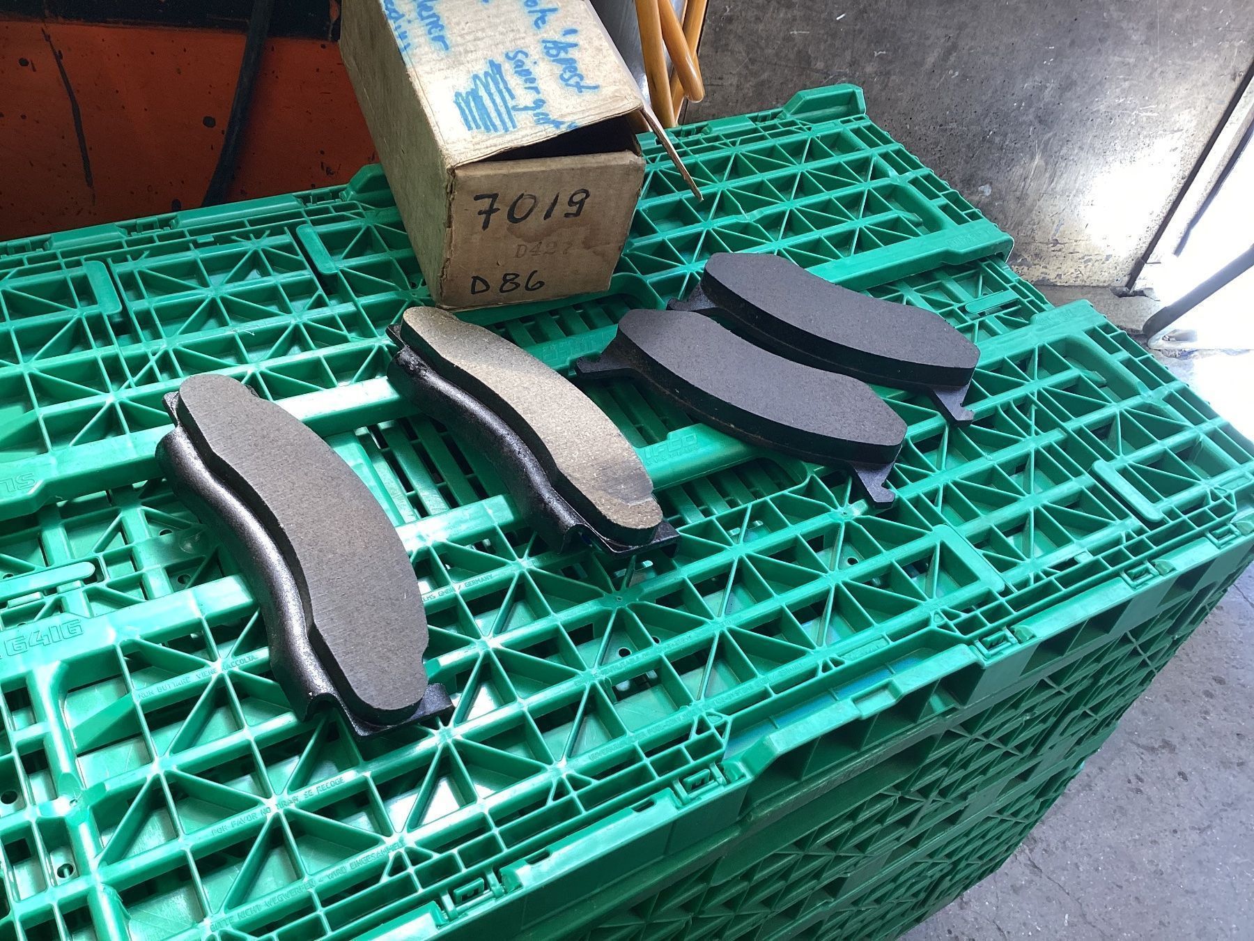 Accessori per altri veicoli: Chrysler Fury Bremsbeläge – Usato da Marbach SG venduto da Mlippi 2