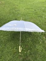 Regenschirm weiss mit Rüschen Strotz 45