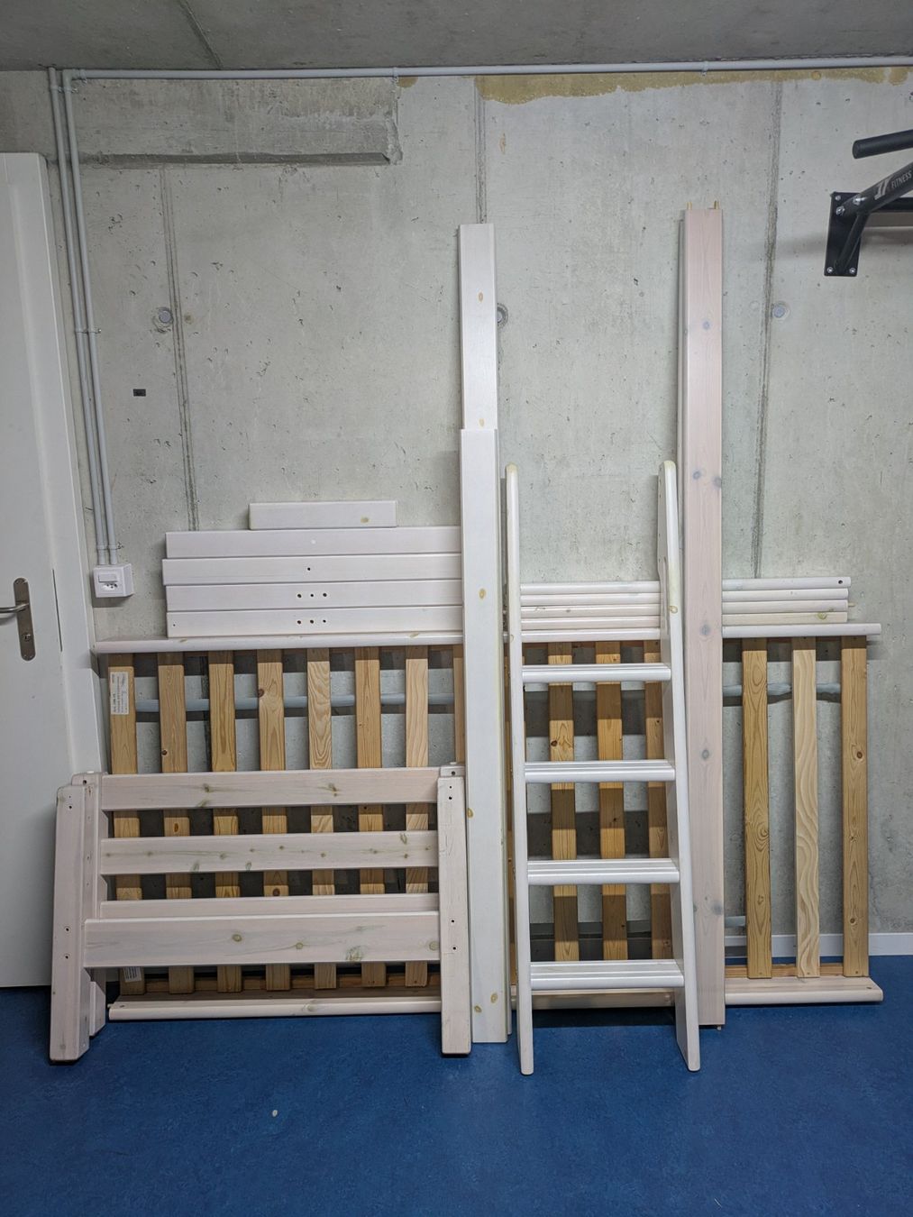 Letti: Halbhohes Kinderbett mit Leiter – Usato da Burgdorf venduto da Mmaik