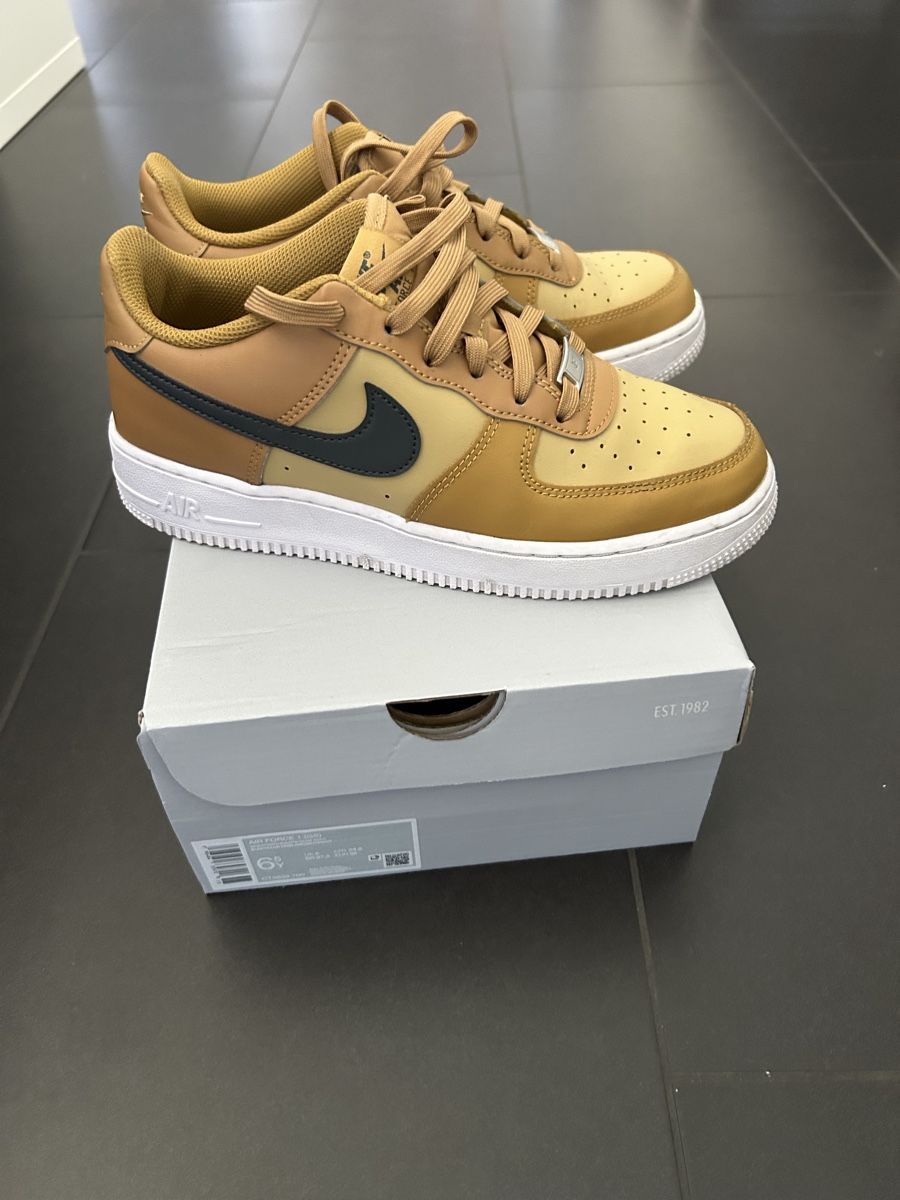 Nike Chaussures garçon: Nike Air Force 1 Gr. 39 – D'occasion à Basel par kitu