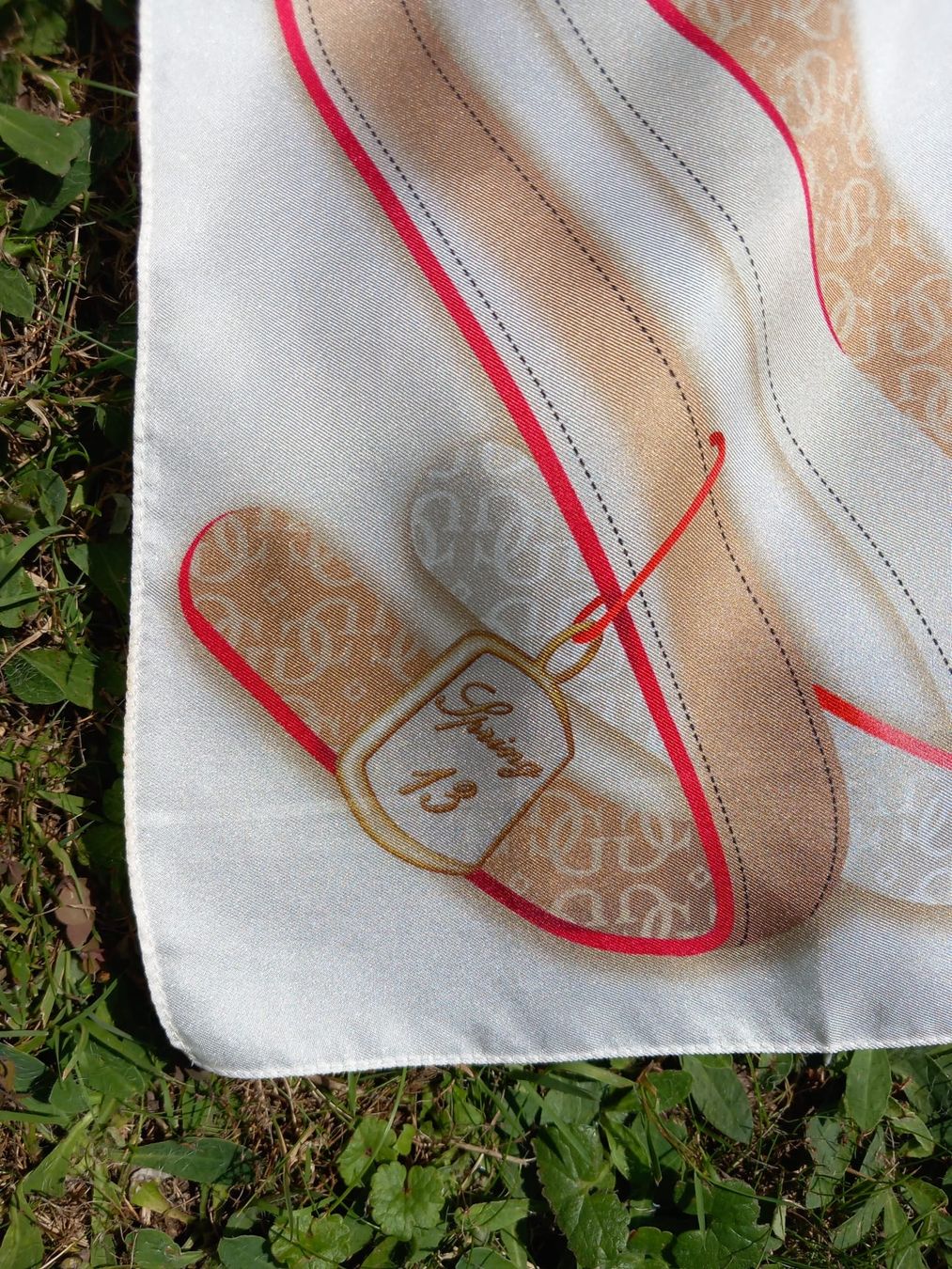 Guess Foulards, Tücher & Schals: Seiden Tuch von Guess 50/50 cm – Gebraucht aus Winterthur von Jopf1 2