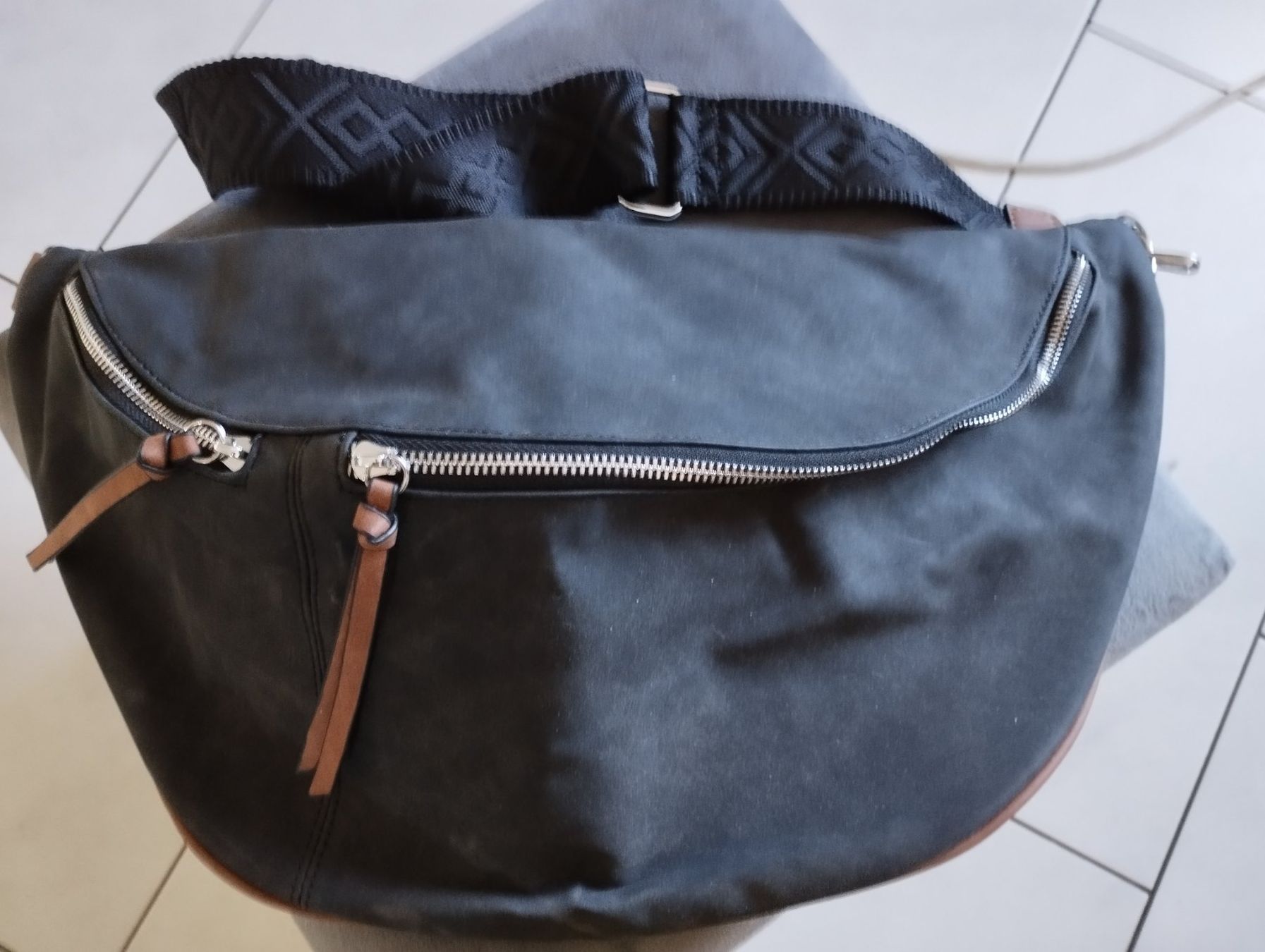 Taschen für Damen: Grosse Bauchtasche – Gebraucht aus Zollikofen von zr65 1