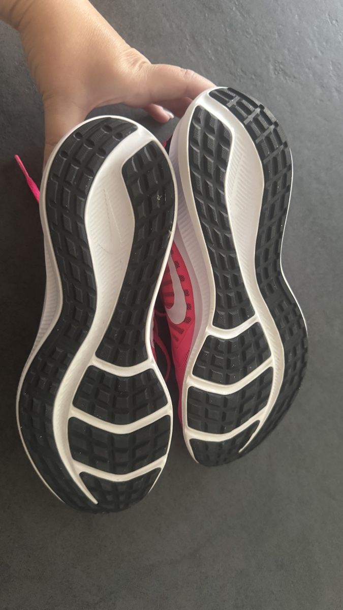 Nike Chaussures femmes: Nike Laufschuhe pink Grösse 38.5 – D'occasion à Dübendorf par lilmissprincess 2