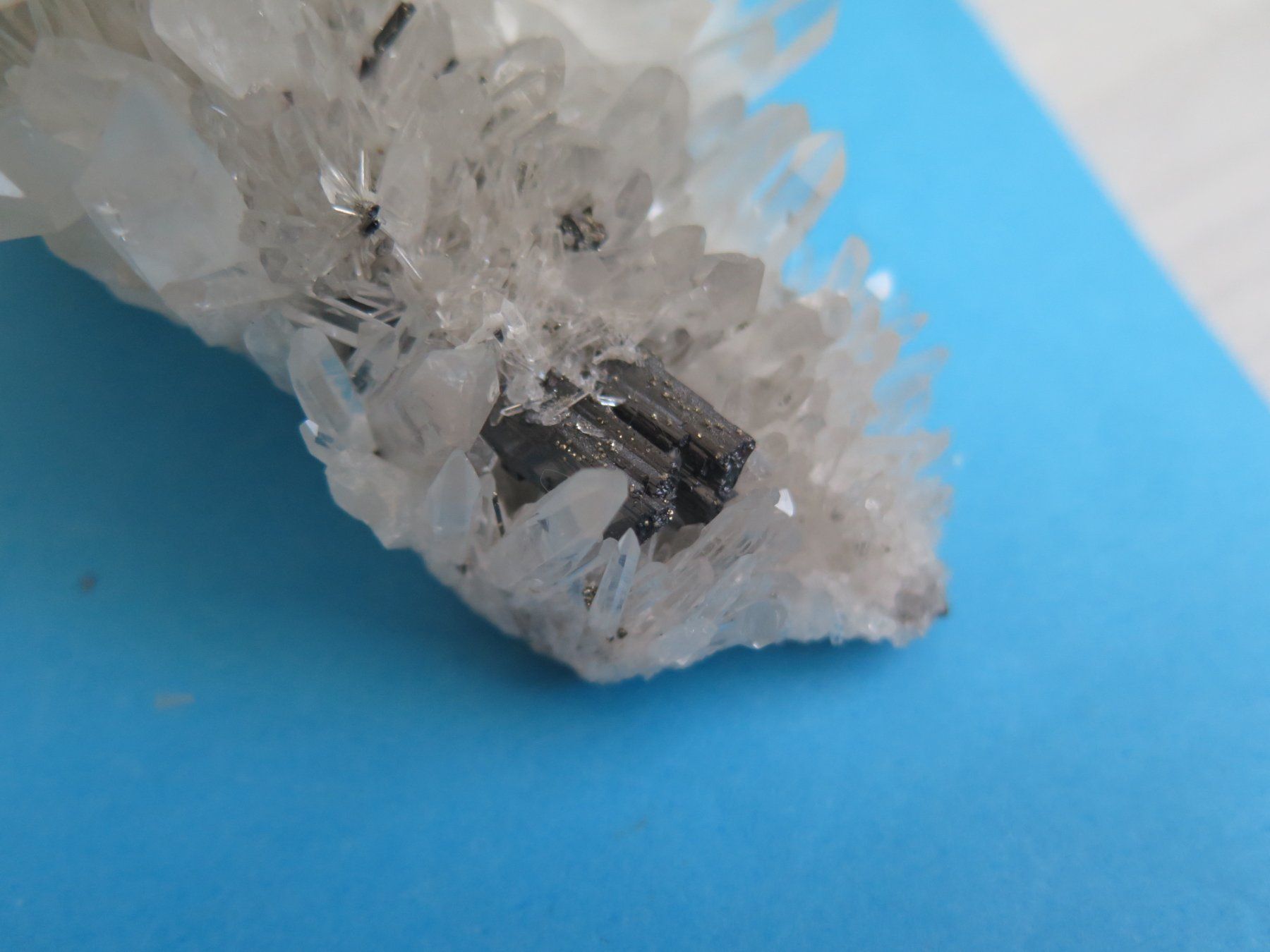Minerali & Pietre curative: Quarz mit Hübnerit 463 gr. von Peru – Usato da Schaffhausen venduto da Yamakana51L8736OQ8 4