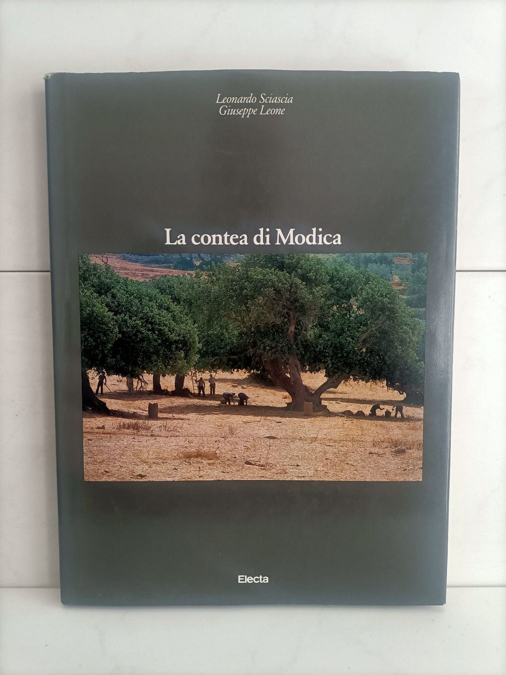 Livres: La contea di Modica / Leonardo Sciascia - Giuseppe Leone / E – D'occasion à crans montana par AB3963