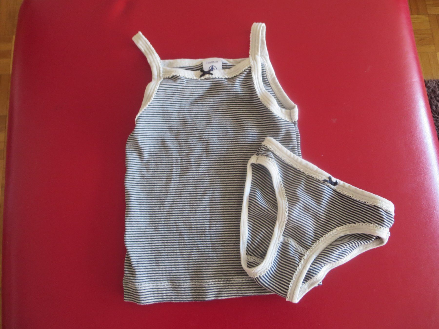 Kleiderpakete & -sets: Mädchen Paket Ärmellose Leibchen /Gr. 86 – Gebraucht aus Wallisellen von Arvenstube 1