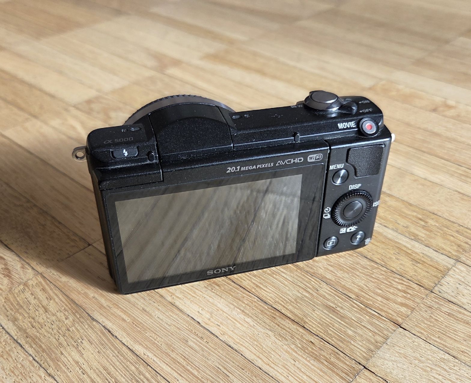 Sony Fotocamera: Sony Alpha 5000 en bon état – Usato da Gorgier venduto da rustic2 2