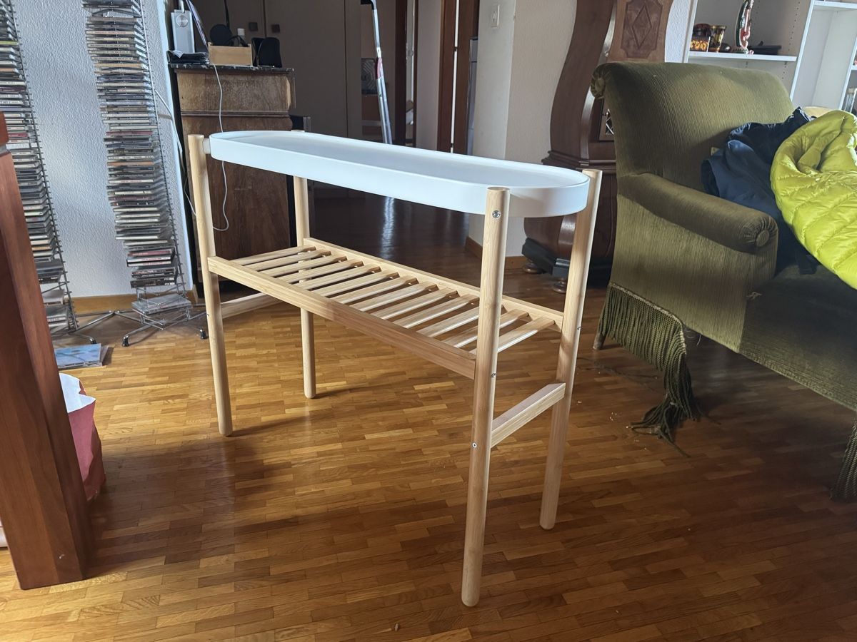 Gut erhaltene IKEA Pflanzenbank aus Holz und Metall (Gebraucht) in Nyon für CHF 21 – nur Abholung auf Ricardo kaufen