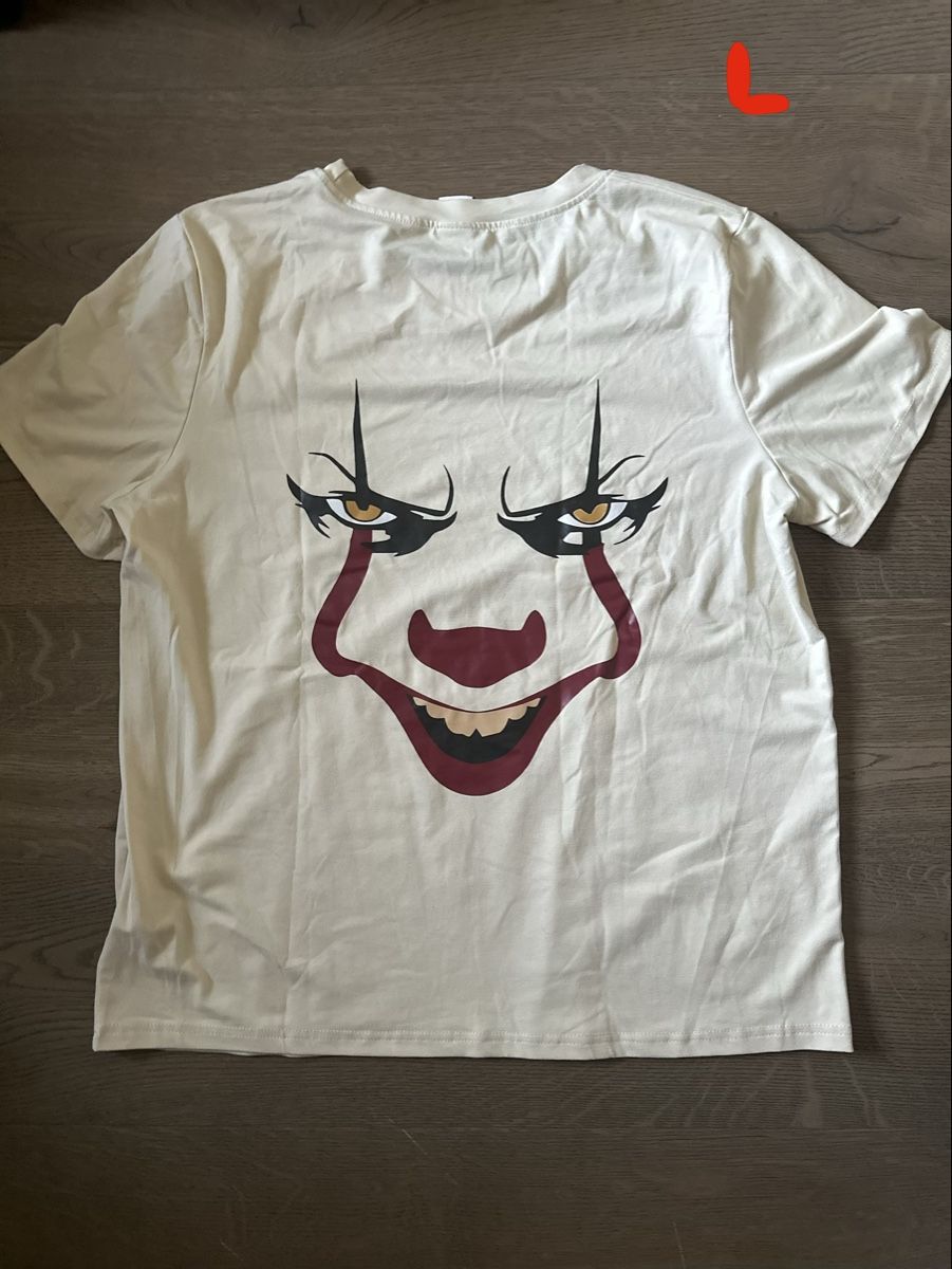 T-shirt: IT T-Shirt – Usato da Flums venduto da nad_m8br 1