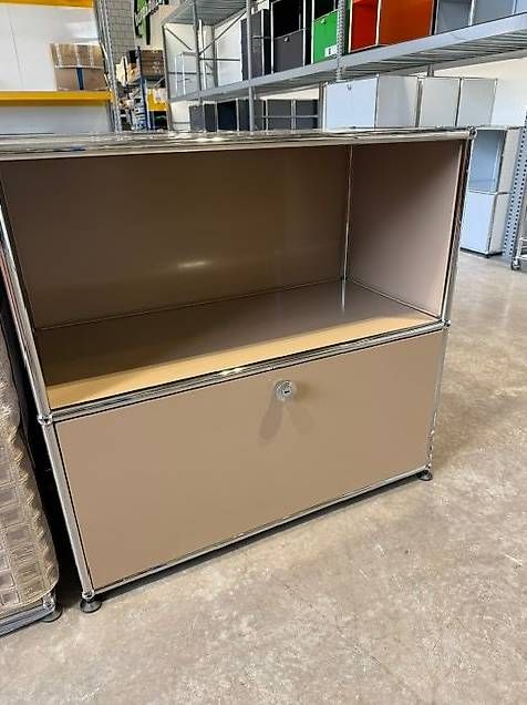 USM Cassettiere: USM Haller Sideboard NEU, beige – Nuovo (secondo la descrizione) da Lenzburg venduto da Buerokonz