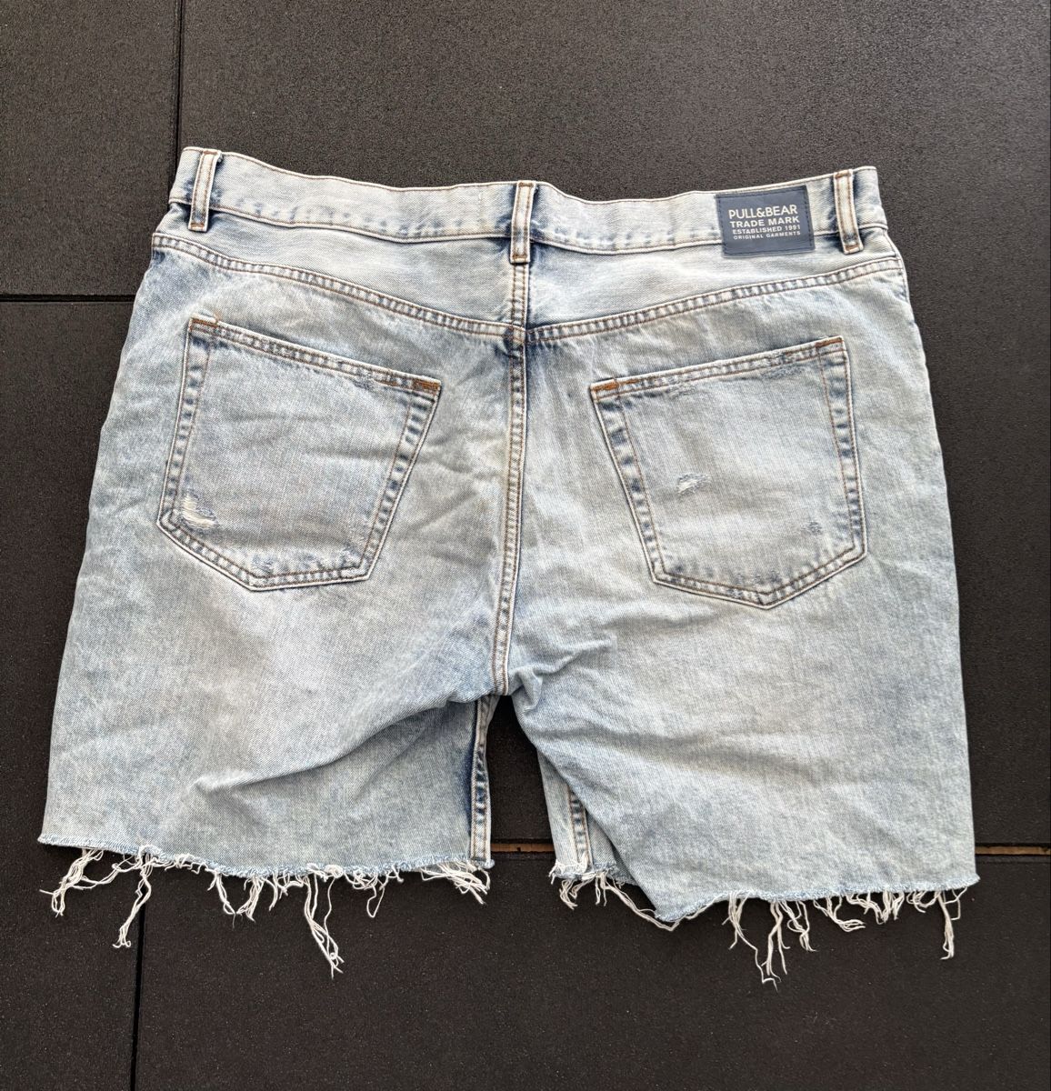 Pull&Bear Pantaloni: PULL&BEAR Denim Shorts, 46 – Usato da Niederwangen BE venduto da V.Fernandes 1
