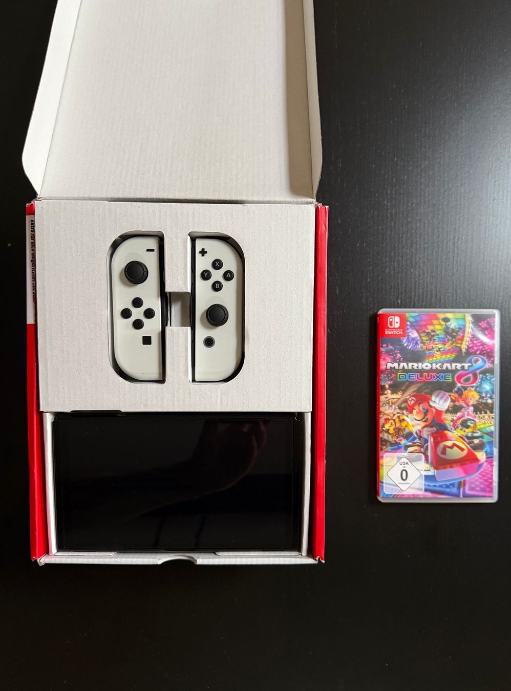 Nintendo Console: Nintendo Switch OLED blanc Neuve + Mario Kart 8 – Nuovo e nell'imballaggio originale da Féchy venduto da AxelBlanchard 1