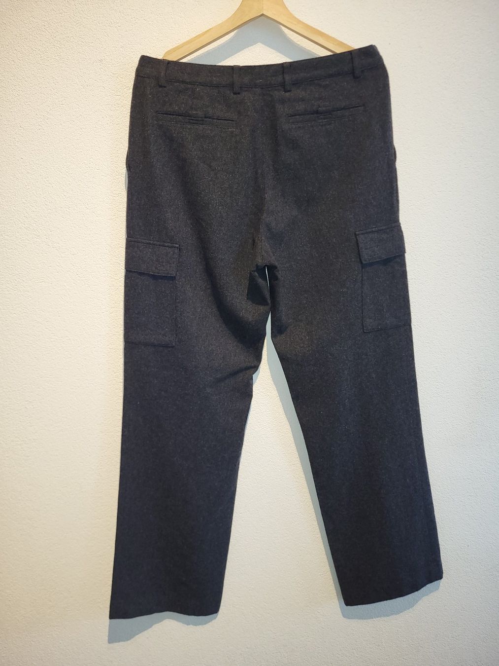 Pantaloni: CONWELL - LAINE, Pantalons Cargo Anthracite Taille 33 – Usato da Haute-Nendaz venduto da EmptyCloset 3