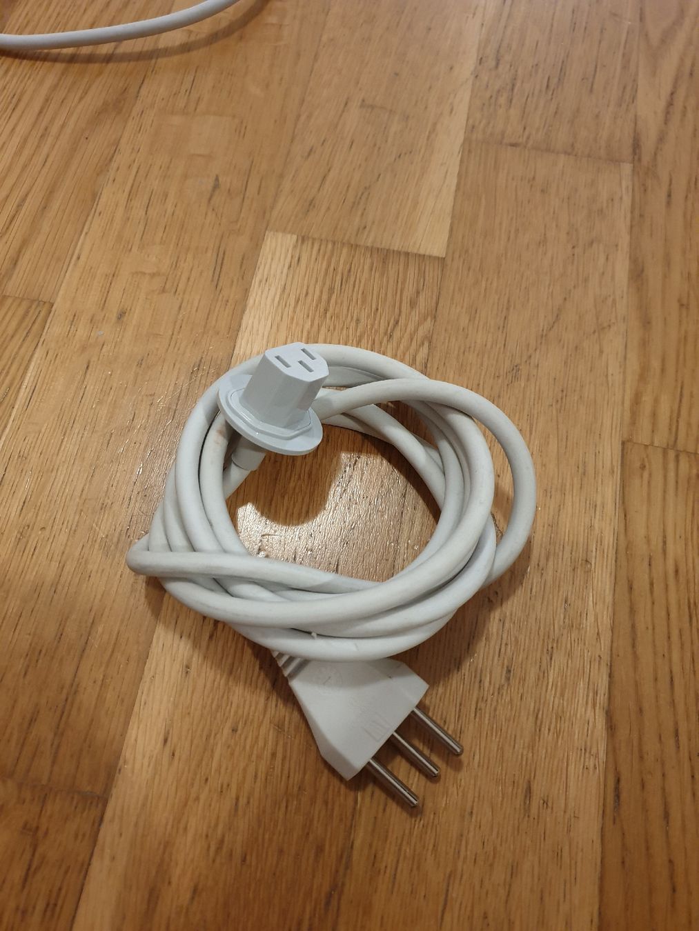Apple Cavi: Apple stromkabel 004 – Usato da Ittigen venduto da Ziok187
